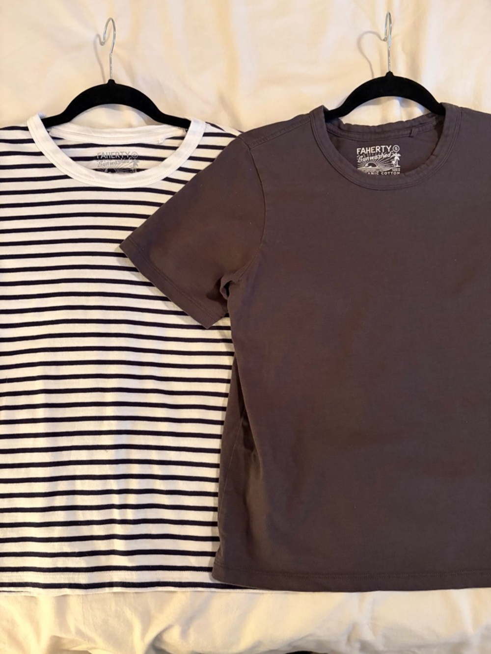 Set - Two Faherty Brand Sunwashed Organic Cotton Short Sleeve Tee S